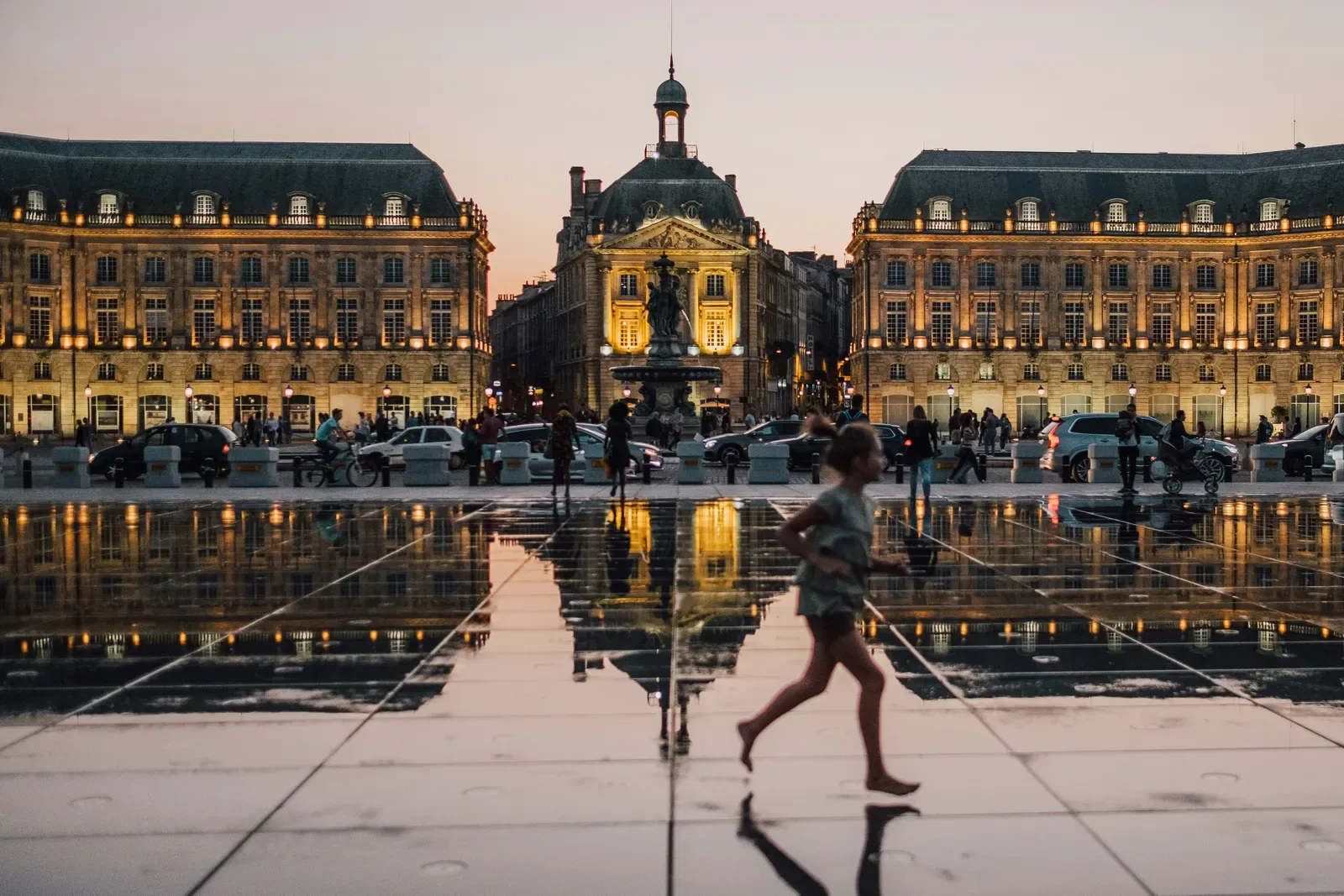 Place de la Bourse et miroir d'eau à Bordeaux, cadre des grands événements de la ville